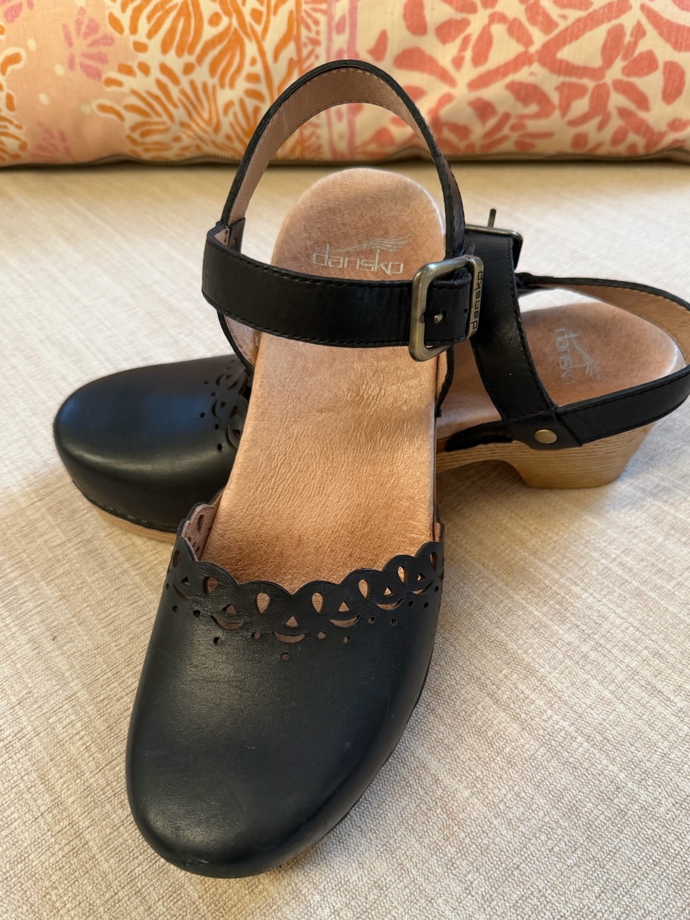 EUC Dansko Marta Clog Sandals in Black. Women's Size: 40 (U.S. 9 1/2-10).